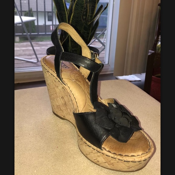 ⚡️BORN Platform T-Strap Wedge Sandal Open Toe Heel Black Flower Fun Shoe Size 10 - Picture 3 of 12